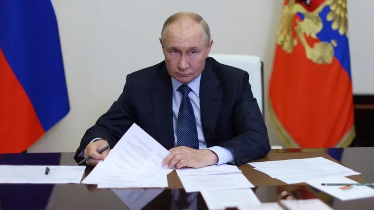 Tổng thống Nga Vladimir Putin tại cuộc họp nội các ngày 22-8 ở dinh thự Novo-Ogaryovo, ngoại ô thủ đô Moscow (Nga). Ảnh: SPUTNIK Ông Putin tố Ukraine nhắm vào nhà máy hạt nhân ở Kursk