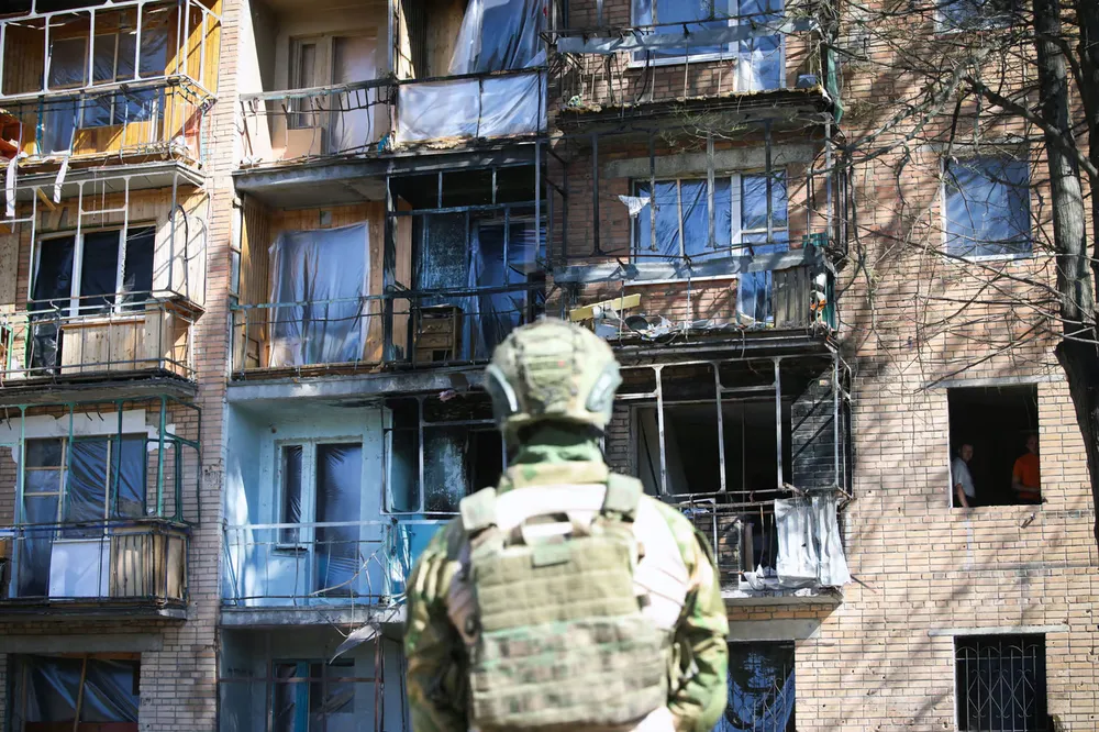 Một tòa nhà bị hư hại do các cuộc không kích của Ukraine ở vào tỉnh Kursk (Nga). Ảnh: AFP Chiến sự Nga - Ukraine 24-8: Ukraine tuyên bố đẩy lùi quân Nga khỏi tỉnh Kharkiv