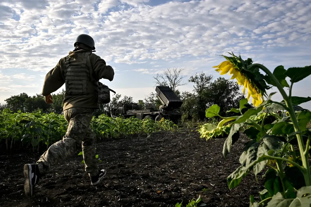 Binh sĩ Ukraine tại TP Pokrovsk, tỉnh Donetsk (miền Đông Ukraine) đầu tháng 8. Ảnh: UKRINFORM chien-su-nga-ukraine.jpg