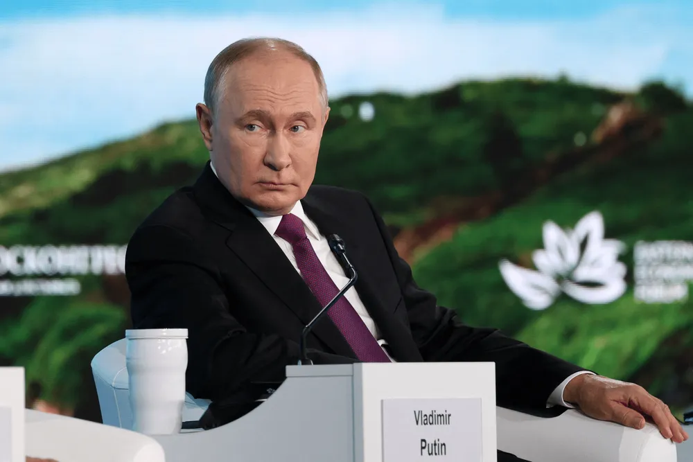 Tổng thống Nga Vladimir Putin tại Diễn đàn Kinh tế Phương Đông ở TP Vladivostok (Nga) ngày 5-9. Ảnh: AFP Cựu Tổng thống Mỹ Donald Trump nói rằng ông “không biết phải nói gì” khi Tổng thống Nga Vladimir Putin bày tỏ sự ủng hộ với Phó Tổng thống Mỹ Kamala Harris