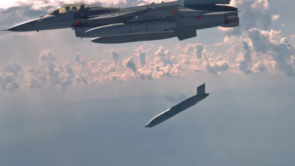 Tên lửa hành trình tầm xa JASSM-ER phóng từ tiêm kích F-16. Ảnh: KHÔNG QUÂN MỸ vu-khi-tam-xa-2.jpg