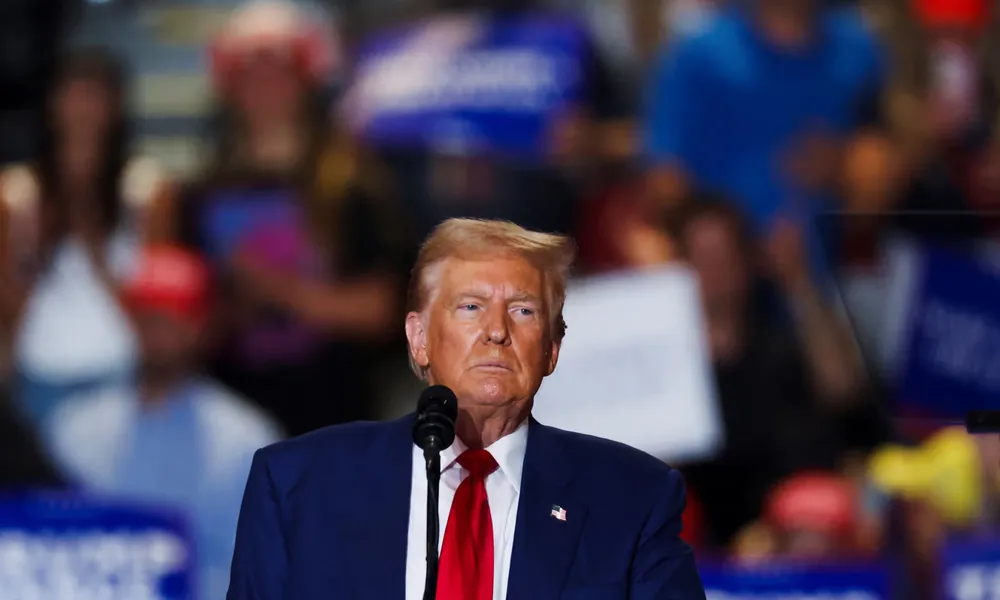 Cựu Tổng thống Mỹ Donald Trump vận động tranh cử tại bang New York (Mỹ) ngày 18-9. Ảnh: REUTERS FBI: Iran gửi tài liệu tranh cử của ông Trump cho phía ông Biden