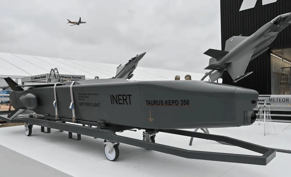 Tên lửa tầm xa Taurus-1.png