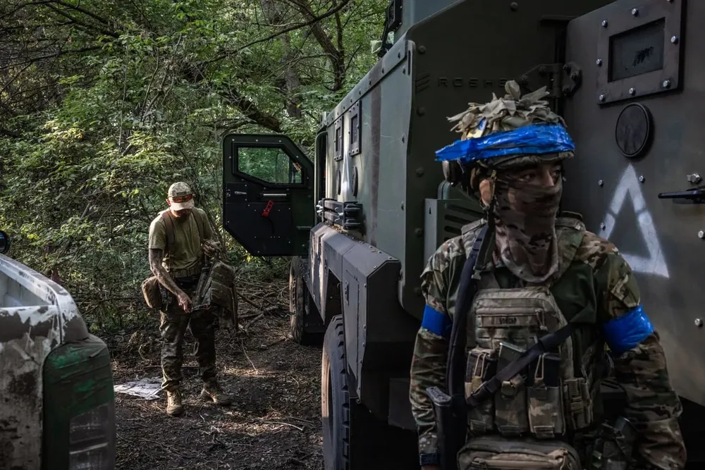 Binh sĩ Ukraine tại tỉnh Kursk (Nga) ngày 18-8. Ảnh: THE WASHINGTON POST chien-su-nga-ukraine.jpg