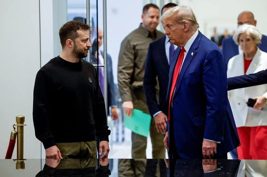 Tổng thống Ukraine Volodymyr Zelensky (trái) và cựu Tổng thống Mỹ Donald Trump tại tòa Trump Tower, TP New York (Mỹ) ngày 27-9. Ảnh: REUTERS Chiến sự Nga - Ukraine 28-9