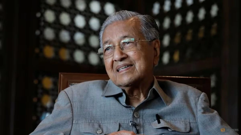 Cựu thủ tướng Malaysia Mahathir nhập viện