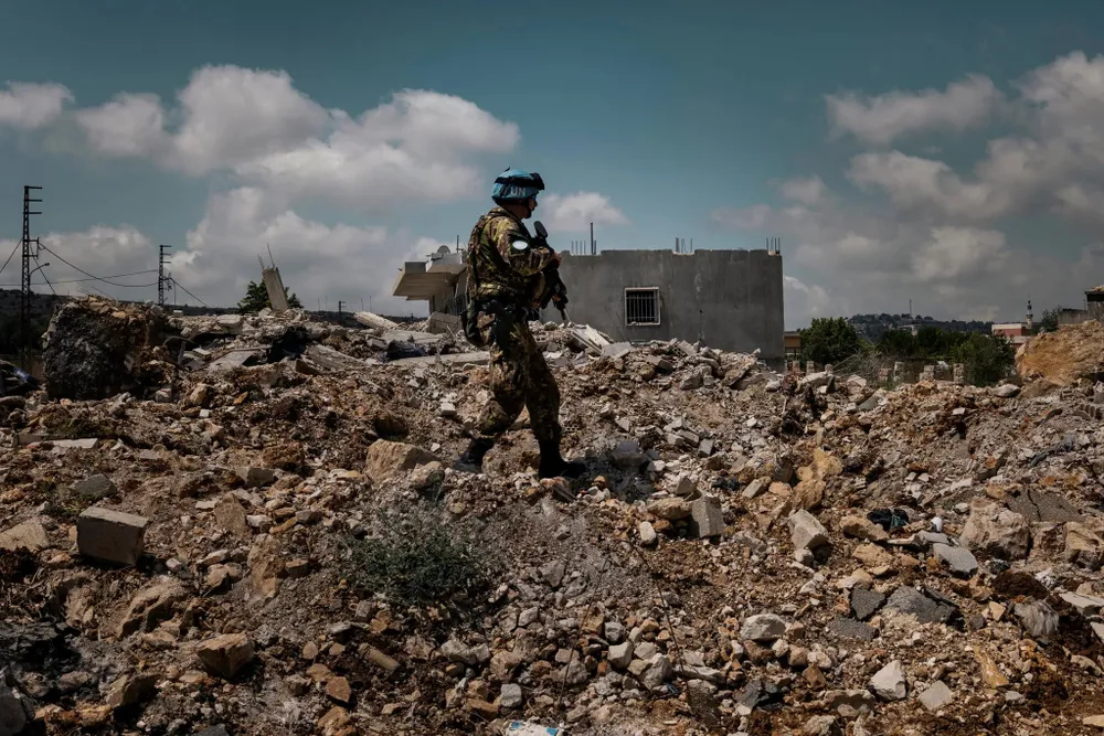 Một binh sĩ UNIFIL làm việc tại Lebanon. Ảnh: THE NEW YORK TIMES lực lượng gìn giữ hòa bình (1).jpg