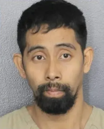 Arvin Joseph Mirasol (34 tuổi), cựu nhân viên Hãng du thuyền Royal Caribbean International. Ảnh: NEW YORK POST 960 hành khách trên du thuyền có thể đã bị quay lén cảnh nhạy cảm (2).jpg