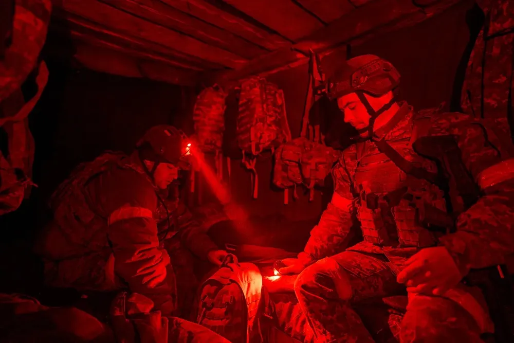 ukraine-vat-lon-ngan-buoc-tien-cua-nga-tai-tp-chien-luoc-pokrovsk (2).jpg