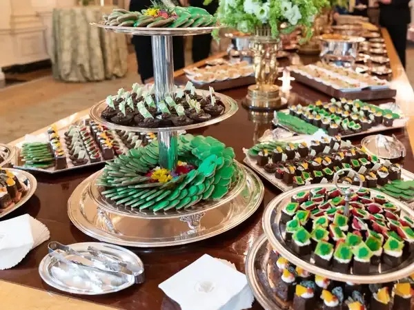 cac-dac-quyen-khi-la-con-tong-thong-my (3).jpg