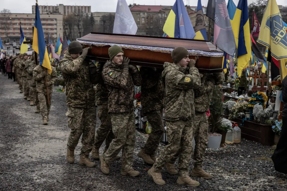 Tổn thất binh sĩ lớn ở cả hai phía nhưng Ukraine mới là bên gặp nguy hiểm?