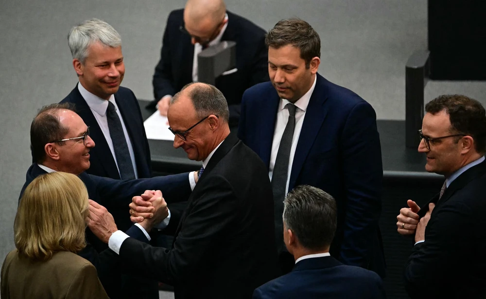 Lãnh đạo đảng bảo thủ được bầu làm thủ tướng Đức sau thất bại ban đầu