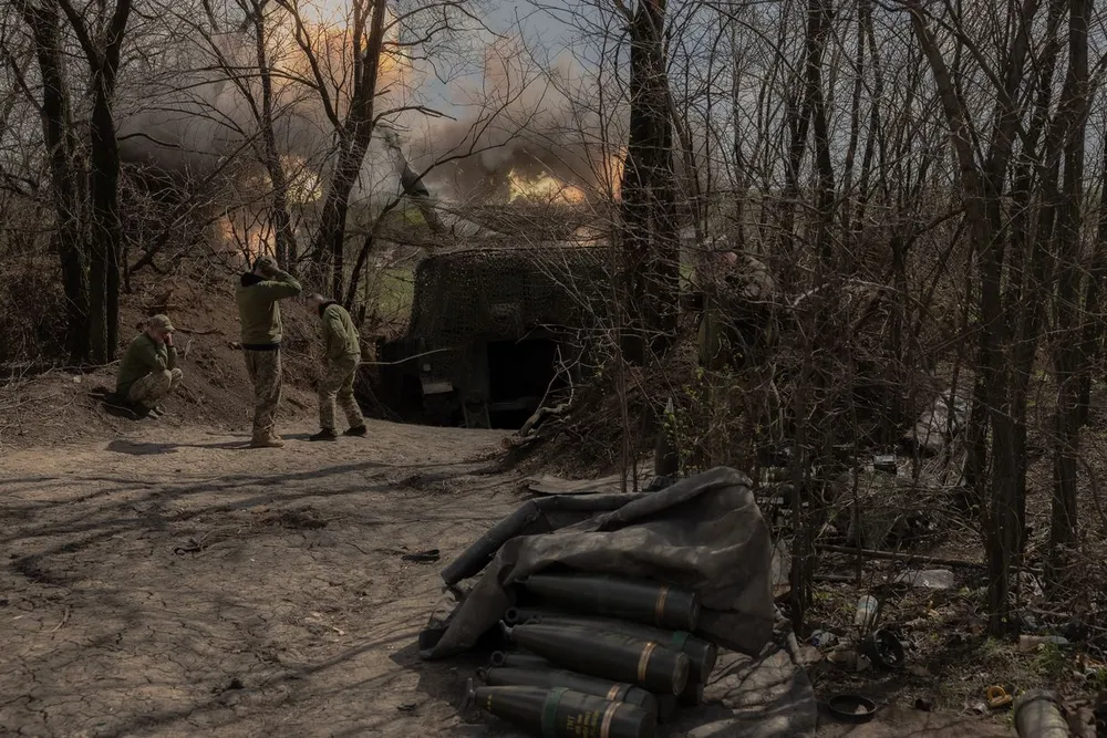 Quân nhân Ukraine tham chiến ở tỉnh Donetsk (Ukraine) vào ngày 23-4. Ảnh: AFP chien-su-nga-ukraine-10-5-1.png