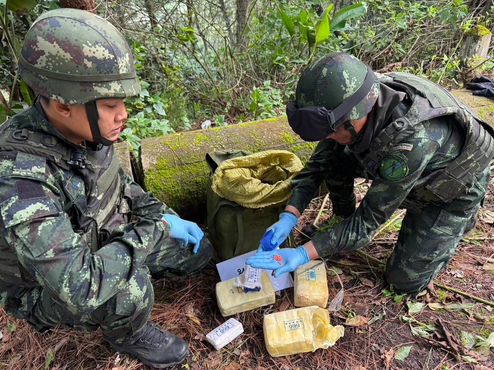 Binh sĩ Thái Lan đấu súng với nghi phạm buôn ma túy, thu hơn 1 triệu viên ma túy tổng hợp
