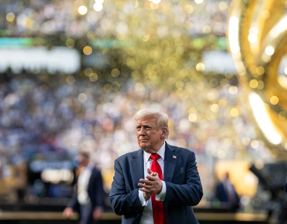 Giá vàng thế giới tăng kỷ lục là do ông Trump?