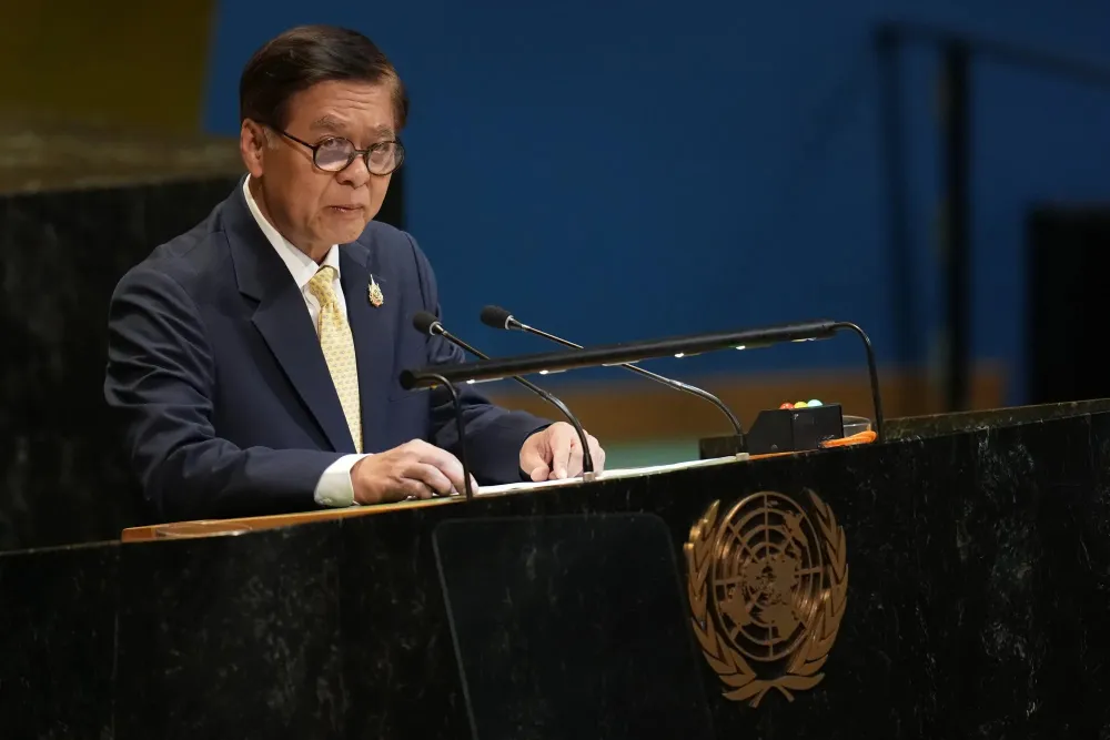 Campuchia đóng tất cả cửa khẩu biên giới với Thái Lan; Bangkok triển khai F-16 phá huỷ cây cầu ở Campuchia