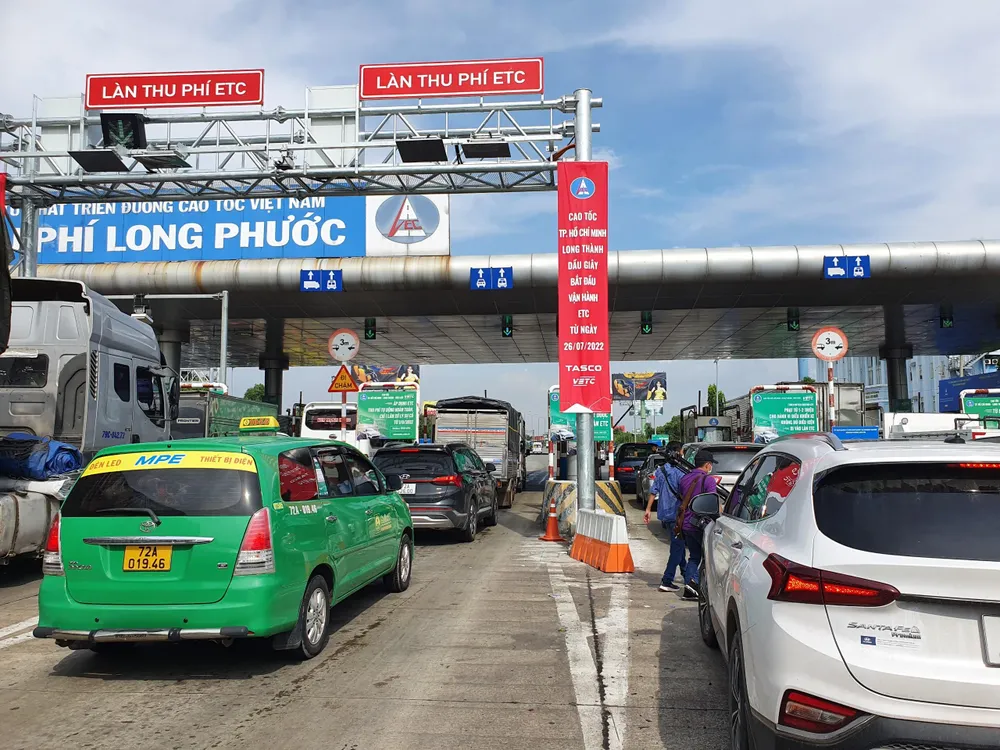 Tài xế cần chú ý quan sát làn, số tiền trong tài khoản để tránh bị phạt. Ảnh minh hoạ: Kiên Cường. Tài xế cần chú ý quan sát làn, số tiền trong tài khoản để tránh bị phạt. Ảnh minh hoạ: Kiên Cường.