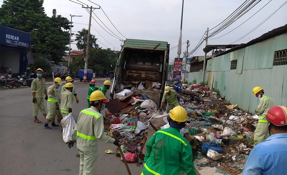 Toàn ngành vệ sinh sẽ làm việc cả ngày lẫn đêm trong thời gian cao điểm từ 7-2-2024 đến hết ngày 14-2-2024 để thu gom rác thải sinh hoạt.
