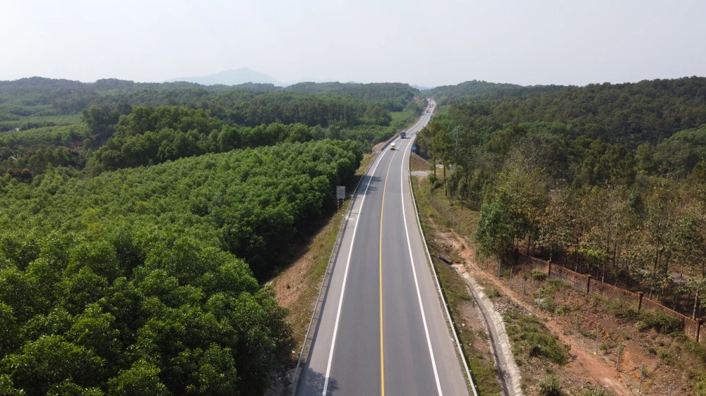 cao tốc Cam Lộ - La Sơn.jpeg