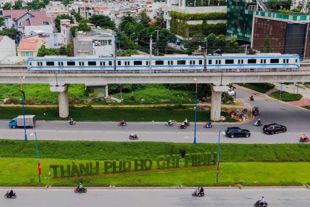Sở GTVT đề xuất đầu tư xây dựng tuyến đường dọc theo đoạn cầu cạn từ rạch Văn Thánh đến đường Điện Biên Phủ. Metro số 1.JPG