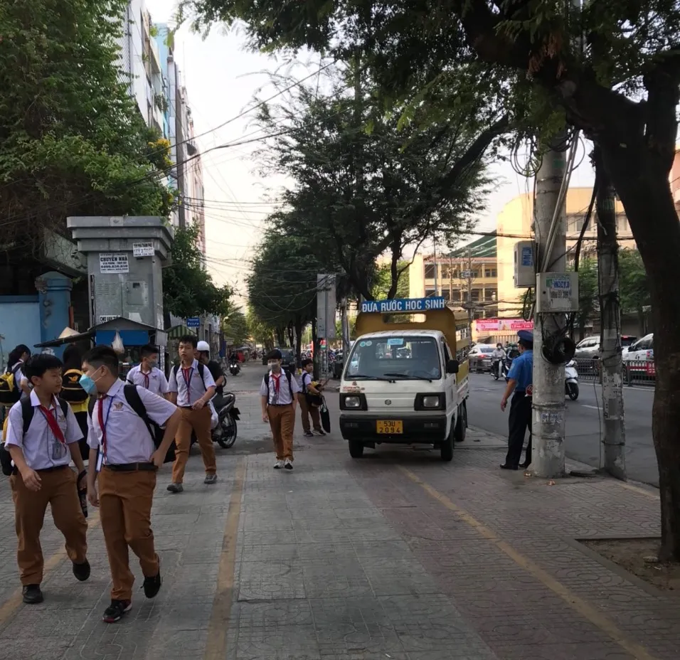 dịch vụ đưa đón trẻ.jpg