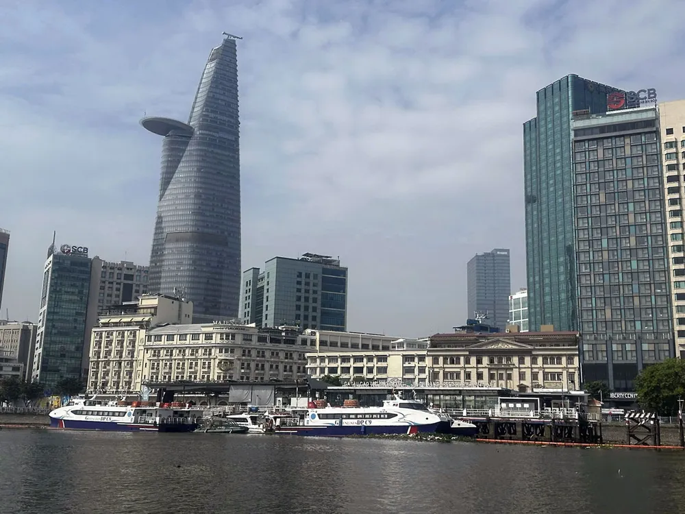 Dịch vụ du thuyền.JPG