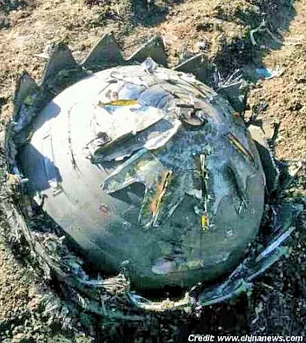 Trung Quốc: ba khối sắt bí ẩn từ trên trời rơi xuống ảnh 2 Trung Quốc: ba khối sắt bí ẩn từ trên trời rơi xuống ảnh 2