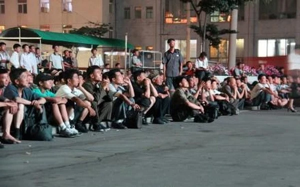 Hình ảnh đặc biệt về không khí xem World Cup tại Triều Tiên ảnh 6