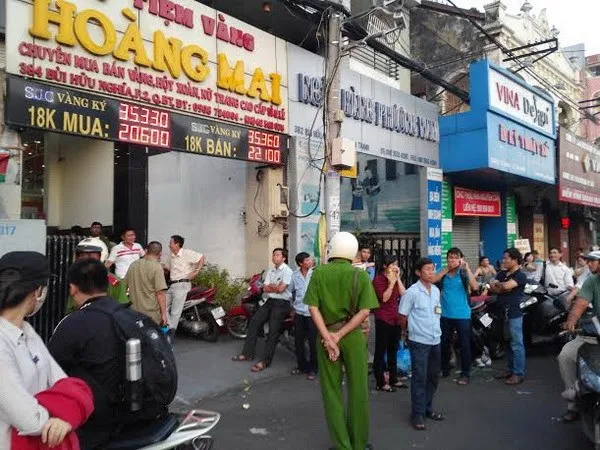 Bạn đọc nói gì về mức phạt 400 triệu đồng trong vụ tiệm vàng Hoàng Mai? ảnh 2 Bạn đọc nói gì về mức phạt 400 triệu đồng trong vụ tiệm vàng Hoàng Mai? ảnh 2