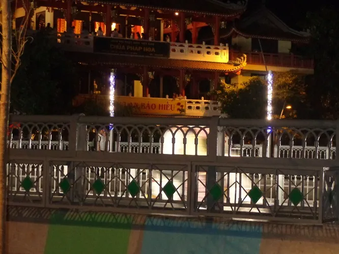 Lung linh sắc màu cầu Lê Văn Sỹ ảnh 3