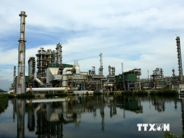 Dung Quất tiếp nhận chuyến tàu dầu thô cỡ lớn nhất đầu tiên ảnh 1