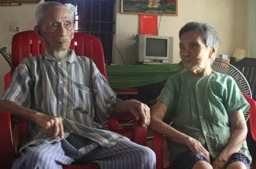 Cụ ông có khiếu hài hước mang cuộc sống hạnh phúc cho đôi vợ chồng Việt cao tuổi nhất châu Á. Ảnh:Hải Bình. cao-tuoi-8604-1409224014.jpg