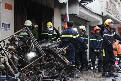 Nạn nhân chết cháy đeo theo túi xách đựng tiền, vàng ảnh 3 Vụ cháy làm 7 người chết 3