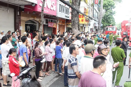 Nạn nhân chết cháy đeo theo túi xách đựng tiền, vàng ảnh 8 Vụ cháy làm 7 người chết 8