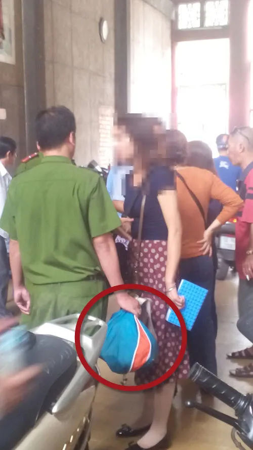 Nạn nhân chết cháy đeo theo túi xách đựng tiền, vàng ảnh 6 Nạn nhân chết cháy đeo theo túi xách đựng tiền, vàng ảnh 6