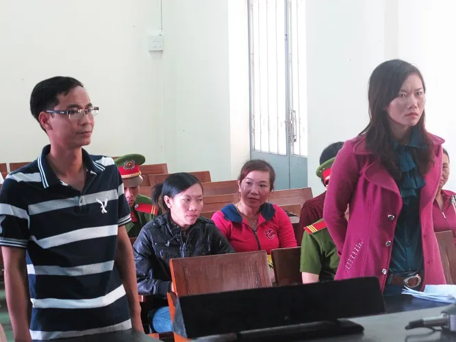 Sếp công an hầu tòa vì cấp dưới khám ngực phụ nữ sai luật ảnh 1 Sếp công an hầu tòa vì cấp dưới khám ngực phụ nữ sai luật ảnh 1