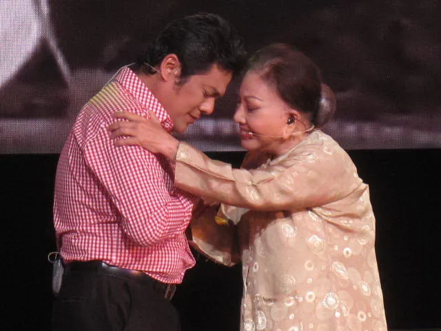 Nghệ sĩ Hồng Nga tỏa sáng cùng dàn sao trong đêm live show cuối đời ảnh 6