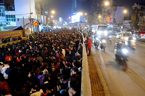 Toàn cảnh lễ hội và những 'biến dạng nguy hiểm' ảnh 3