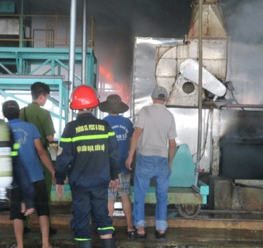 Cháy dữ dội ở nhà máy mủ cao su sấy khô ảnh 3