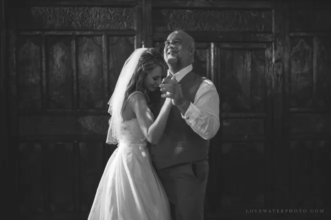 Nước mắt nụ cười của cha trong ngày cưới con gái ảnh 13