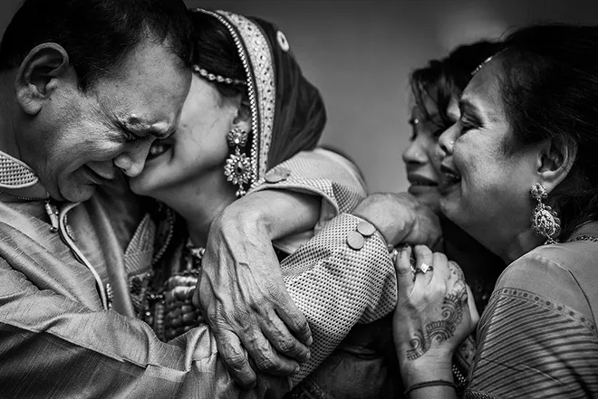 Nước mắt nụ cười của cha trong ngày cưới con gái ảnh 6