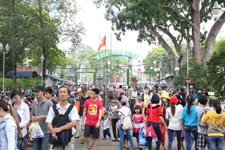 Biển người lại chen chân tại khu du lịch Đại Nam vì... miễn phí ảnh 12