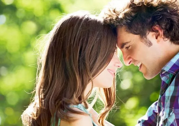 Những cử chỉ vô tình hấp dẫn nàng ngay lập tức ảnh 1