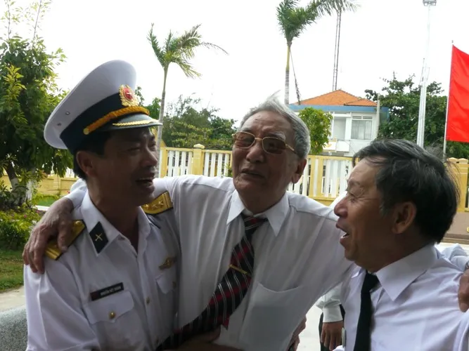 Cựu binh Trường Sa xúc động về thăm huyện đảo ảnh 4