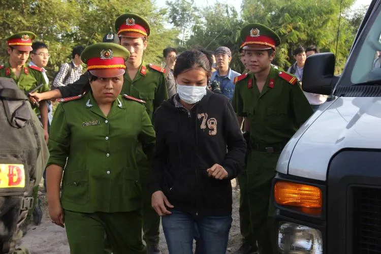 Chùm ảnh: Toàn cảnh phiên tòa xét xử trọng án thảm sát Bình Phước ảnh 8 Chùm ảnh: Toàn cảnh phiên tòa xét xử trọng án thảm sát Bình Phước ảnh 8