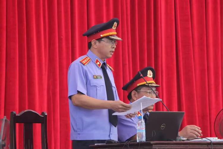 Chùm ảnh: Toàn cảnh phiên tòa xét xử trọng án thảm sát Bình Phước ảnh 15 Chùm ảnh: Toàn cảnh phiên tòa xét xử trọng án thảm sát Bình Phước ảnh 15