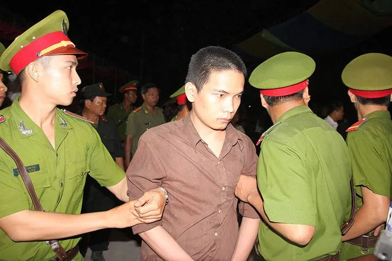 Chùm ảnh: Toàn cảnh phiên tòa xét xử trọng án thảm sát Bình Phước ảnh 37 Chùm ảnh: Toàn cảnh phiên tòa xét xử trọng án thảm sát Bình Phước ảnh 37