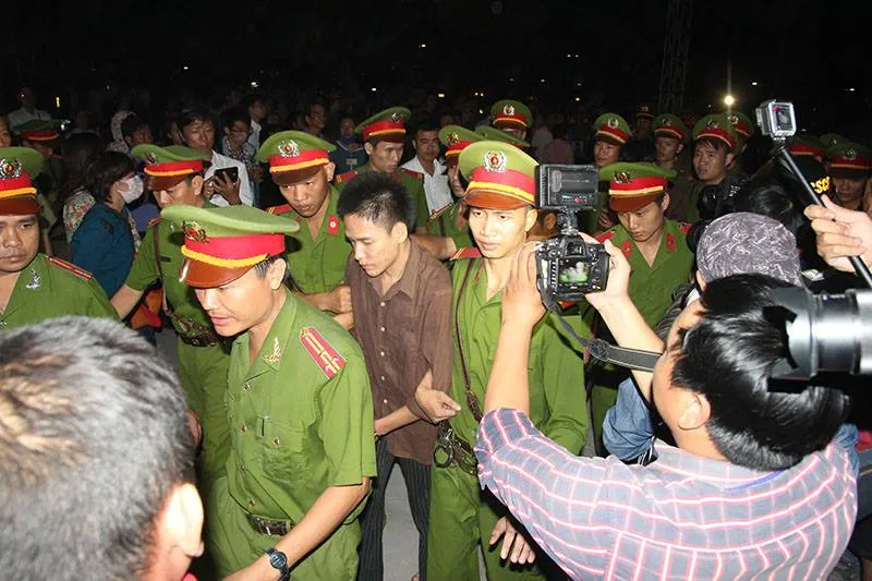 Chùm ảnh: Toàn cảnh phiên tòa xét xử trọng án thảm sát Bình Phước ảnh 36 Chùm ảnh: Toàn cảnh phiên tòa xét xử trọng án thảm sát Bình Phước ảnh 36