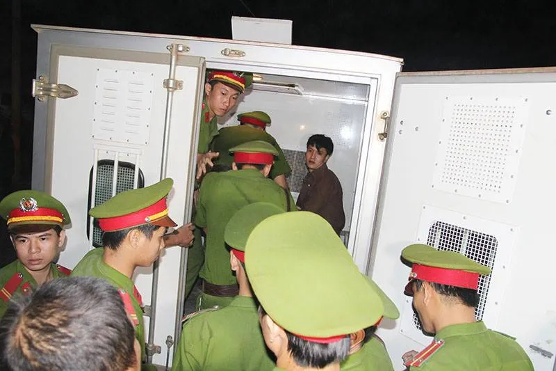 Chùm ảnh: Toàn cảnh phiên tòa xét xử trọng án thảm sát Bình Phước ảnh 38 Chùm ảnh: Toàn cảnh phiên tòa xét xử trọng án thảm sát Bình Phước ảnh 38