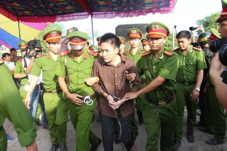 Chùm ảnh: Toàn cảnh phiên tòa xét xử trọng án thảm sát Bình Phước ảnh 12 Chùm ảnh: Toàn cảnh phiên tòa xét xử trọng án thảm sát Bình Phước ảnh 12